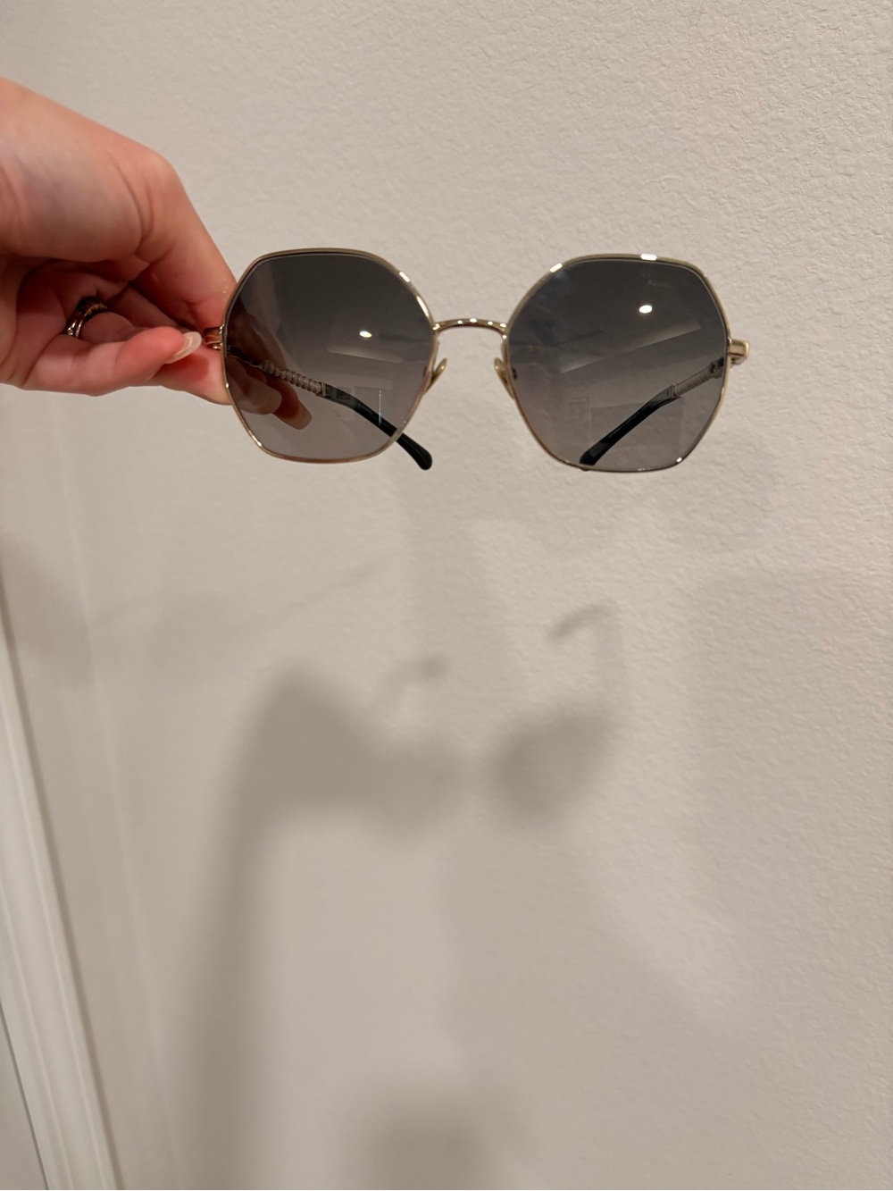 CHANEL Gold Frame Sunglasses with pearls and woven leather - Picture 2 of 12